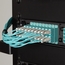 Cable de conexión de fibra óptica multimodo OM4 50/125: polaridad reversible, conectores de lengüeta push-pull, OFNR PVC, LC-LC, Aqua